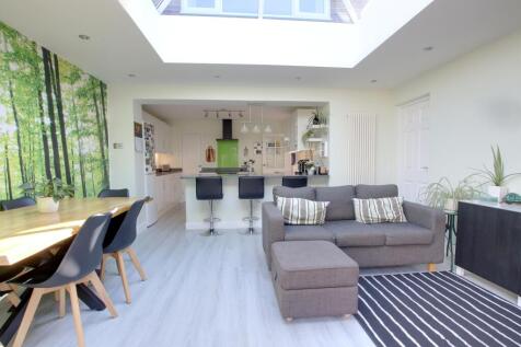 KITCHEN/DINER/FAMILY ROOM
