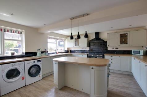 KITCHEN BREAKFAST ROOM