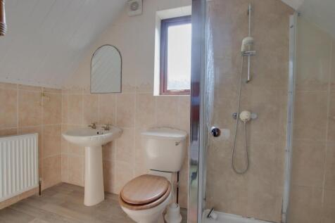ENSUITE - BEDROOM ONE