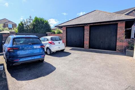 DOUBLE GARAGE