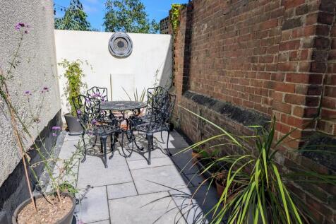 COURTYARD GARDEN