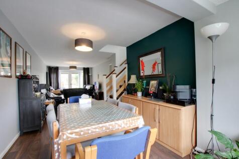 LOUNGE DINING ROOM