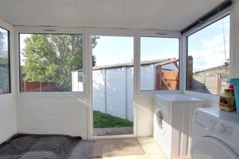 REAR LOBBY/UTILITY