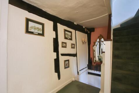 1ST FLOOR LANDING