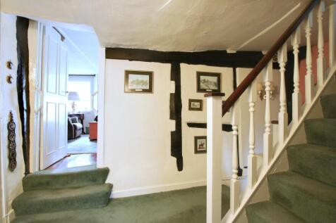 1ST FLOOR LANDING