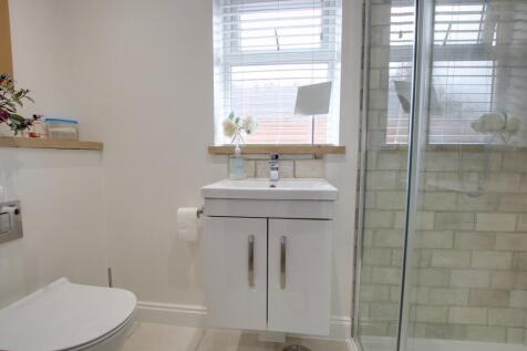 EN SUITE TO BEDROOM ONE
