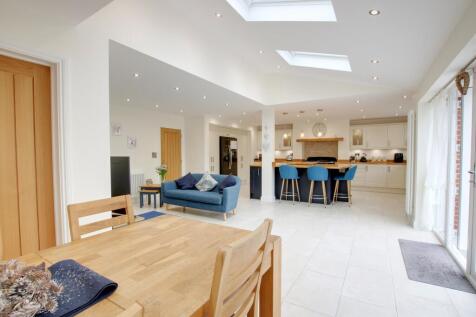 KITCHEN DINING ROOM