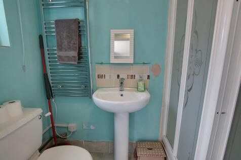 GROUND FLOOR SHOWER ROOM