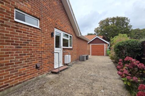 SIDE/GARAGE