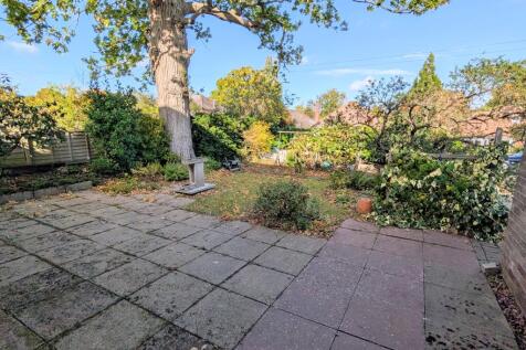 FRONT GARDEN