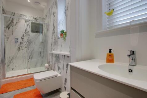 EN SUITE SHOWER ROOM