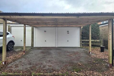 DOUBLE GARAGE & CAR PORT