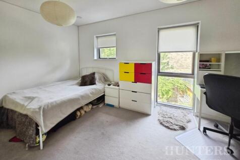 pbox-bedroom-327063.jpg