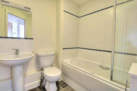 Hut Farm Place 121 Bath (Custom).jpg