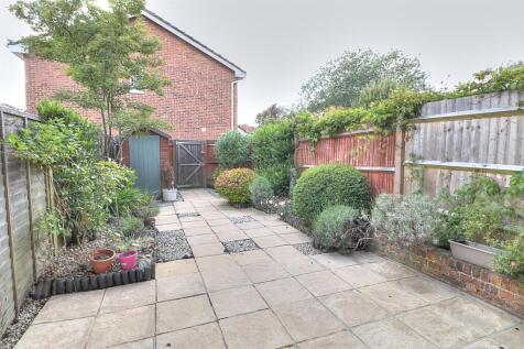 Honeysuckle Way 12 Rear Gdn (Custom).jpg