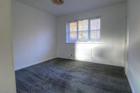 Honeysuckle Way 12 Bed 1.jpg