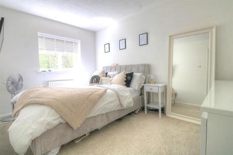 Bed 2.jpg
