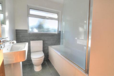 Sycamore Avenue 111 Bath.jpg