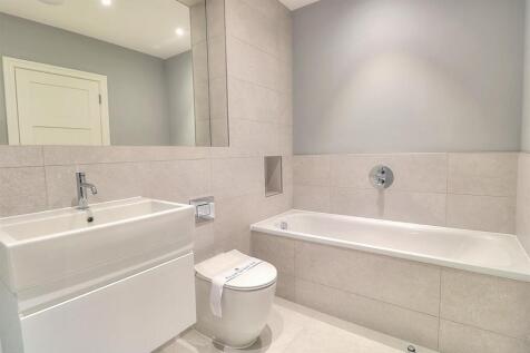 Woodhill 8 Bath 2 (Custom).jpg