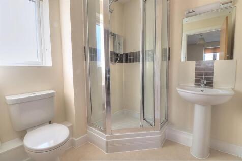 Hut Farm Place 101 En Suite (Custom).jpg
