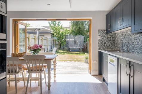 Dining To Garden