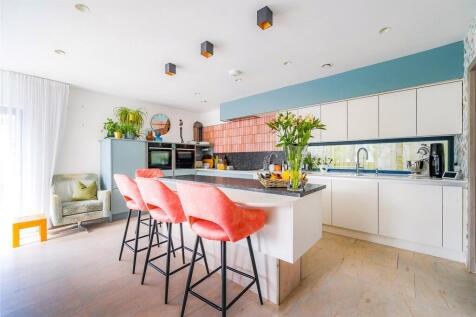 Alt Kitchen