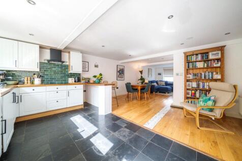 Open Kitchen/Dining