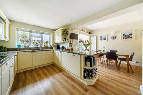 Kitchen/Breakfast Rm