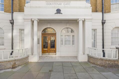 Courtenay Gate