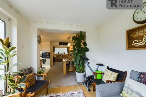 CAM02600G0-PR0246-STILL017.jpg