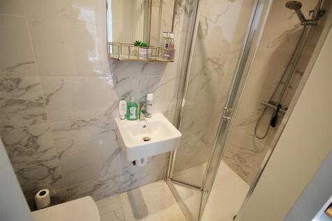 En-suite 2.JPG