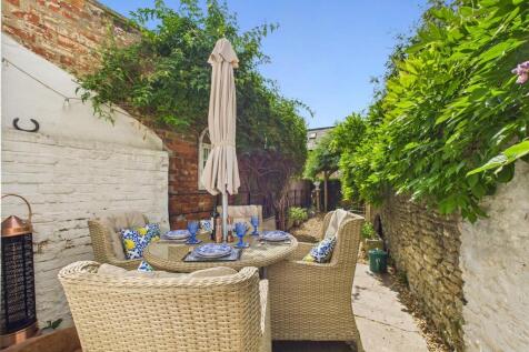 Alfresco Dining