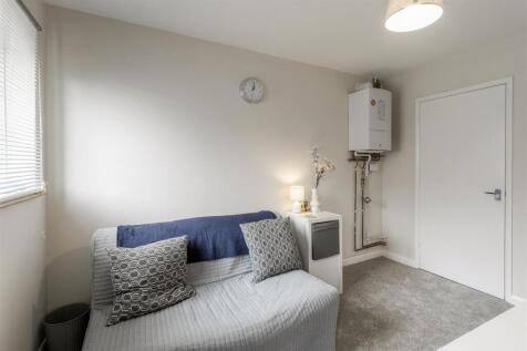 Sitting Room/Bedroom 4