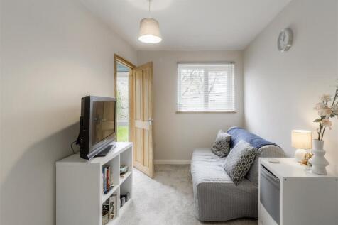 Sitting Room/Bedroom 4