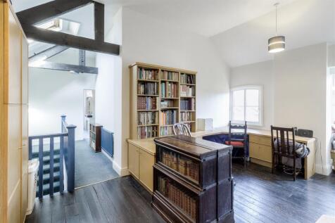 Coach House - Landing/Home Office/Living Space