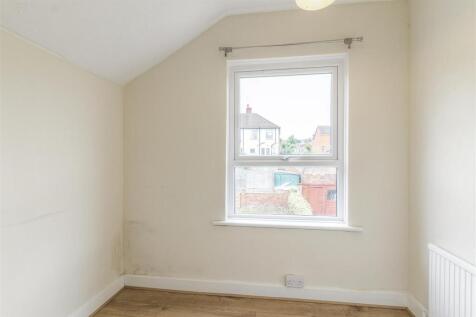 31 Whitworth Road bedroom3.jpg