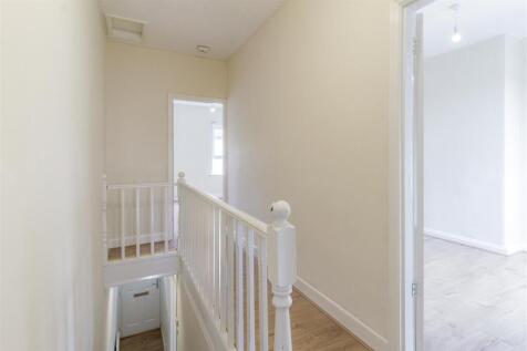 31 Whitworth Road landing.jpg