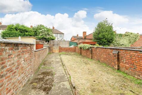 31 Whitworth Road garden.jpg