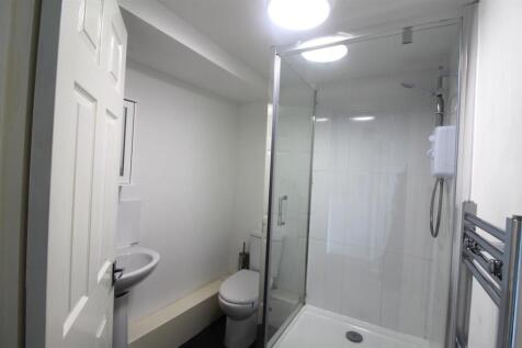 flat 3 26b bathroom.JPG