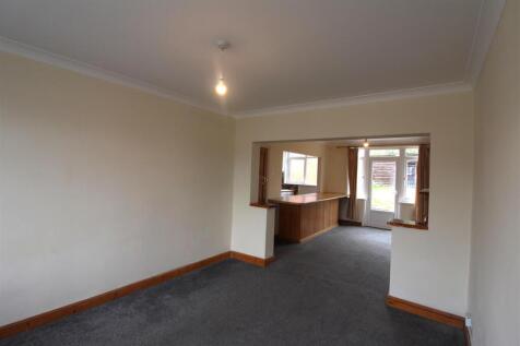 21 hillside road - living room 2.JPG