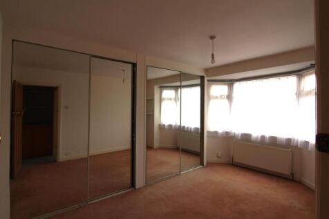 21 hillside road - master.JPG