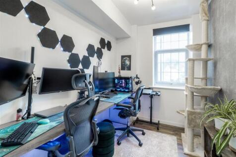 Bedroom 2 (home office currently)