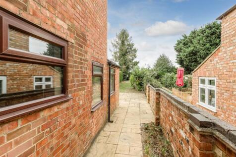 Access to garden from kitchen