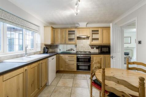 10 The Gardens kitchen