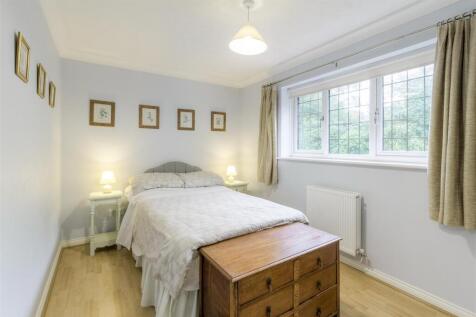 10 The Gardens bedroom 3