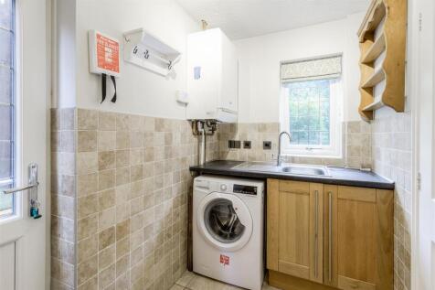 10 The Gardens utility room