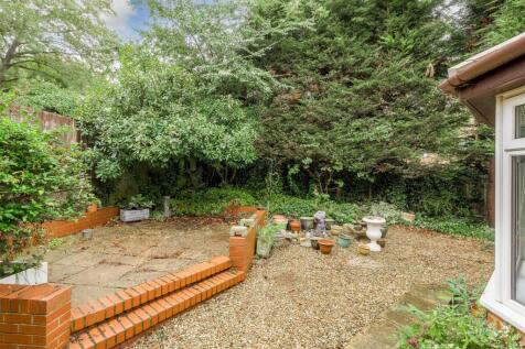 10 The Gardens garden