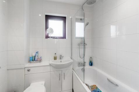 Medway Drive bathroom