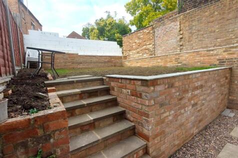 7 King Street Rear garden .jpg