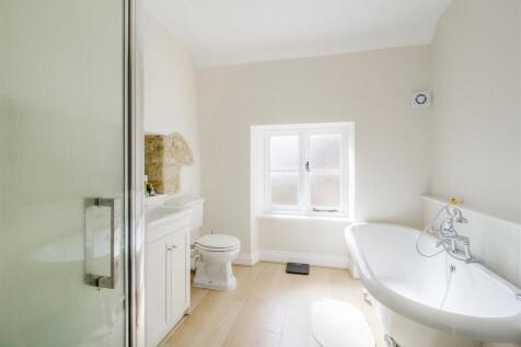 Manor Yard bathroom.jpg
